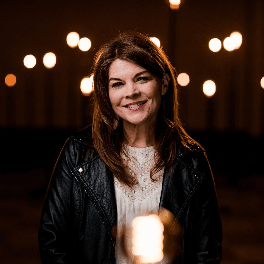 stacey.headshot.lights.square